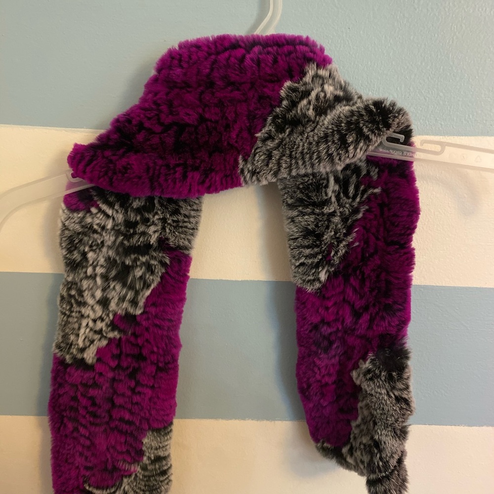 Y2K Real fur scarf comes in black as well